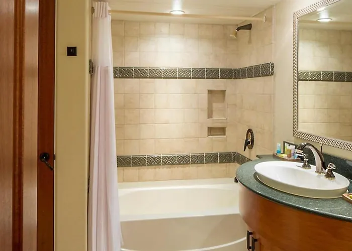 Holiday home Have The Family Enjoy A 3 Story Waterslide In A Setting In 2bd Peoria