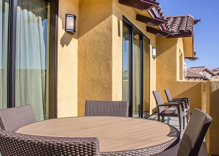 Have The Family Enjoy A 3 Story Waterslide In A Setting In 2bd Peoria