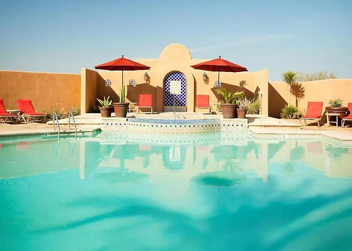 Have The Family Enjoy A 3 Story Waterslide In A Setting In 2bd Holiday home Peoria