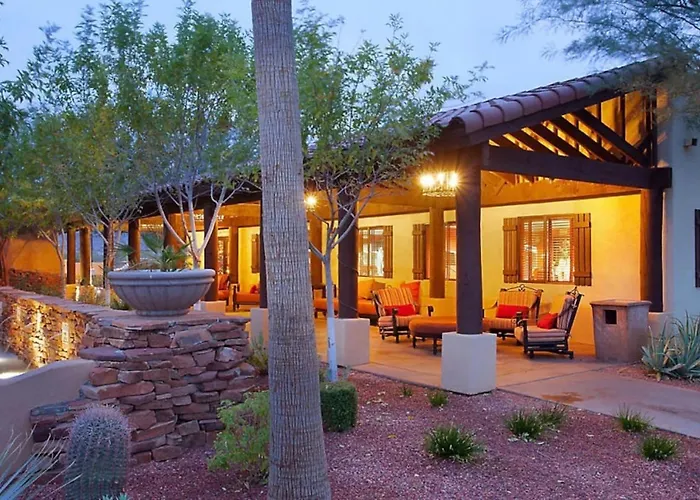 Have The Family Enjoy A 3 Story Waterslide In A Setting In 2bd Holiday home Peoria